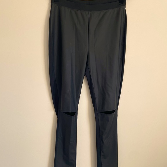 Faux Leather Front Leggings with Knee Cutouts - Picture 5 of 6